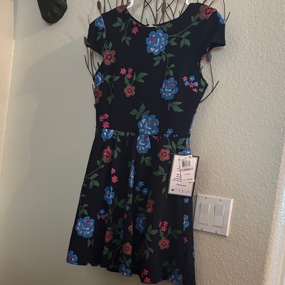 no brand Dresses & Skirts - Chic Navy Floral Mini Dress